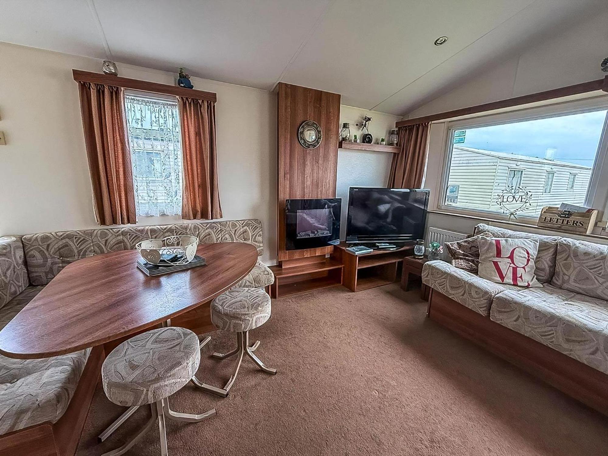 Great 8 Berth Caravan For Hire At St Osyth Beach In Essex Ref 28123Gc Клактон-он-Сі Екстер'єр фото